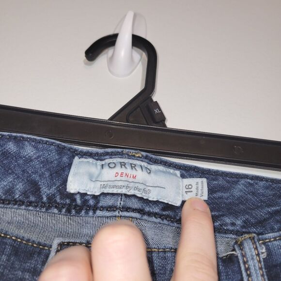 Torrid Cropped Skinny Raw Hem Jeans 16 - Picture 2 of 12